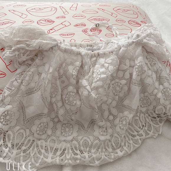 Abercrombie off shoulder white laced blouse - Picture 1 of 4